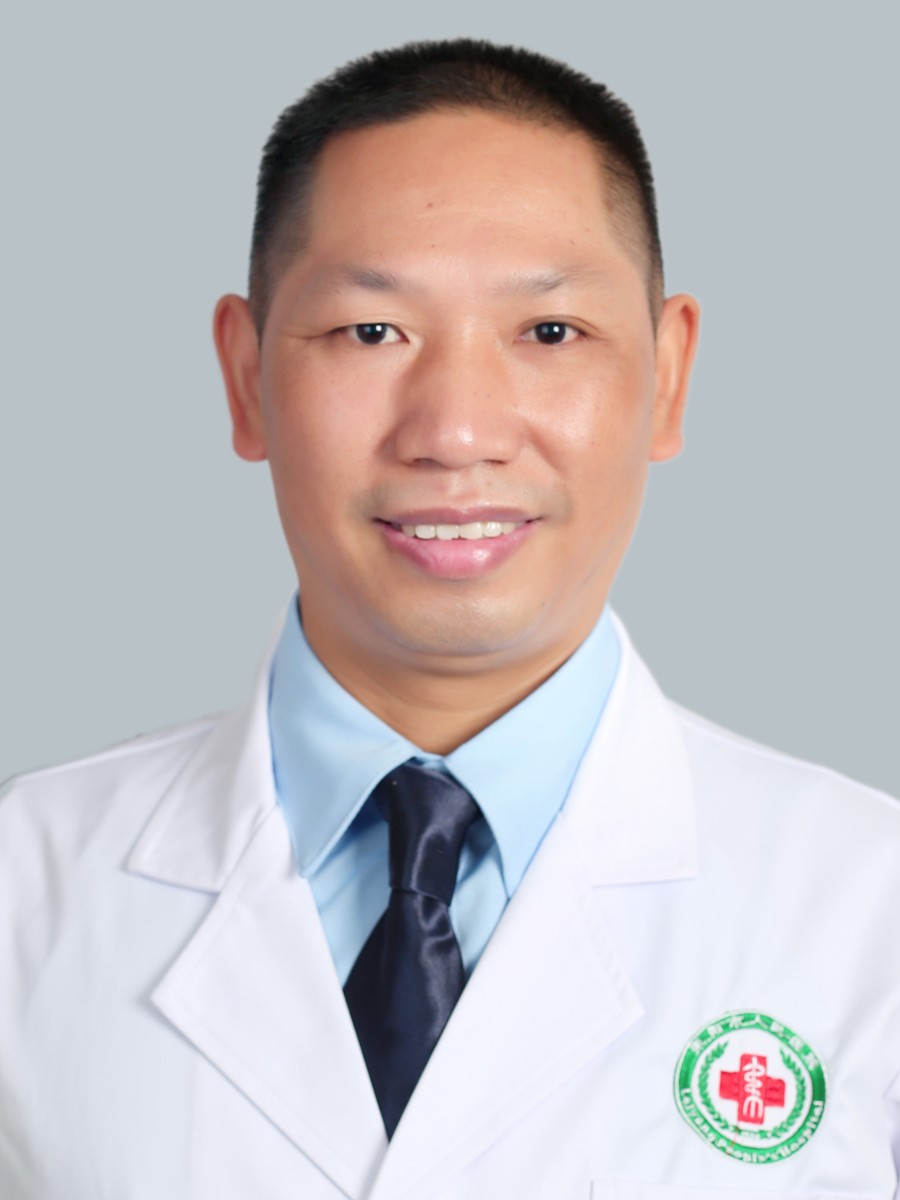 副主任医师 何庚水