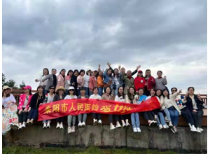 春晓三月八，巾帼展风采
